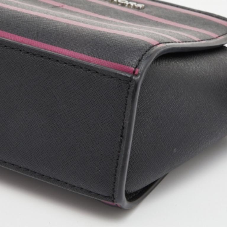 Michael Kors Borsa a tracolla Mini Selma in pelle saffiano nera/rosa in vendita 4