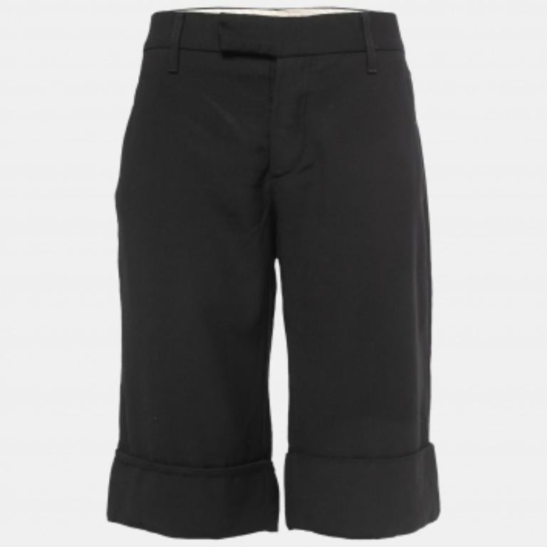 Las vacaciones en la playa exigen un pantalón corto con estilo como éste. Confeccionado con un tejido de alta calidad, este pantalón corto tiene detalles clásicos y una longitud magnífica. Llévalo con camisetas.