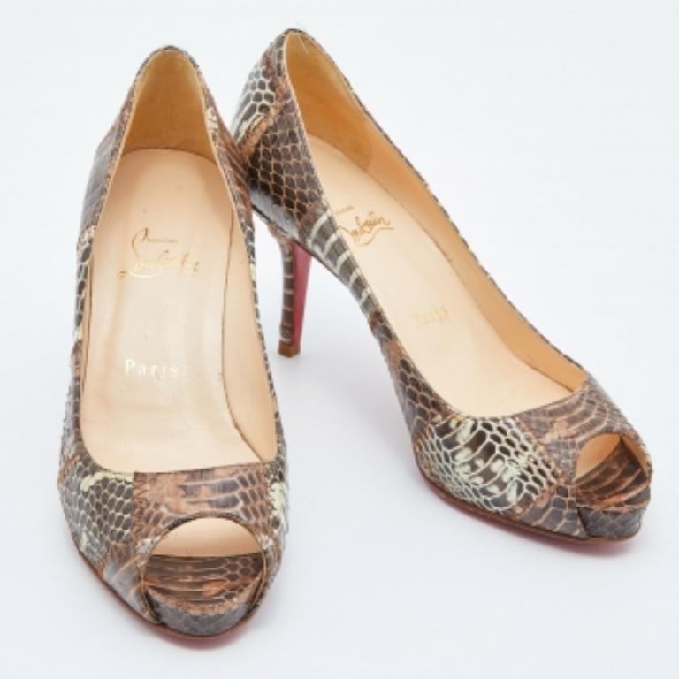 De las mujeres Christian Louboutin Bombas con puntera en punta Very Prive de piel de serpiente de agua marrón talla 37 en venta