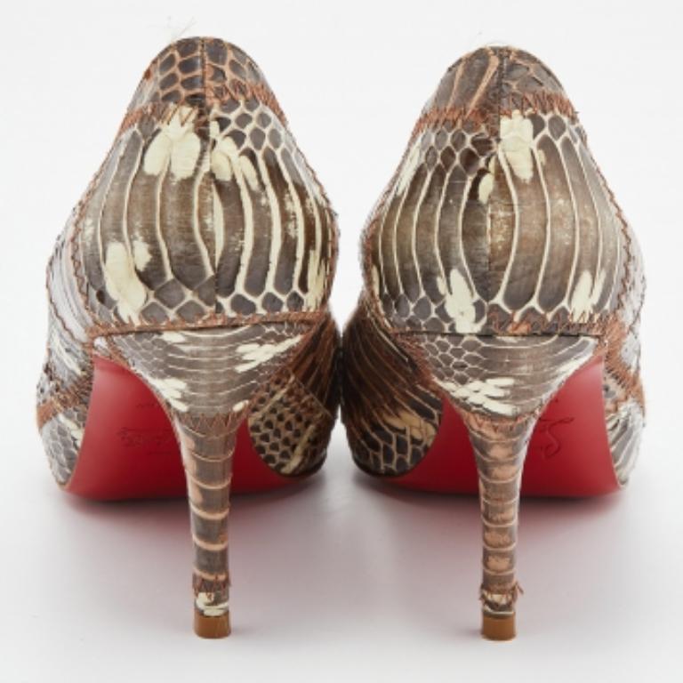 Christian Louboutin Bombas con puntera en punta Very Prive de piel de serpiente de agua marrón talla 37 en venta 1