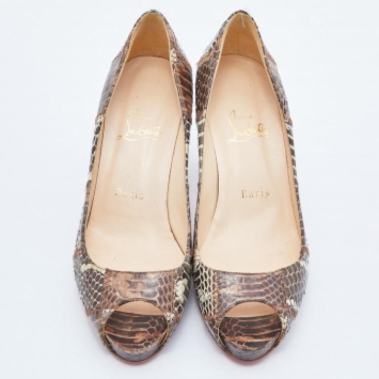 Christian Louboutin Bombas con puntera en punta Very Prive de piel de serpiente de agua marrón talla 37 Marrón en venta