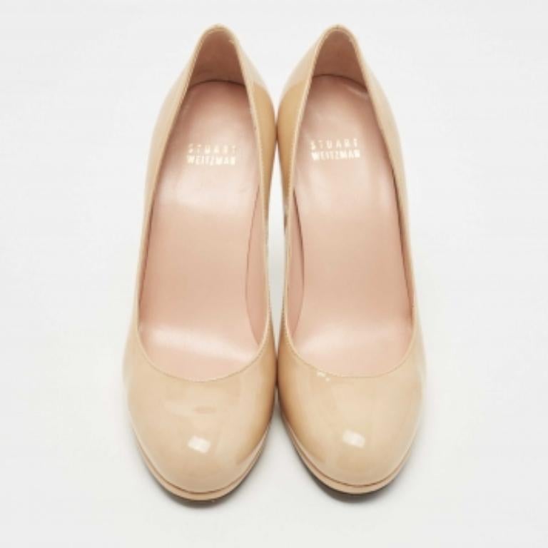 De las mujeres Stuart Weitzman Bombas de punta redonda de charol beige Talla 37.5 en venta