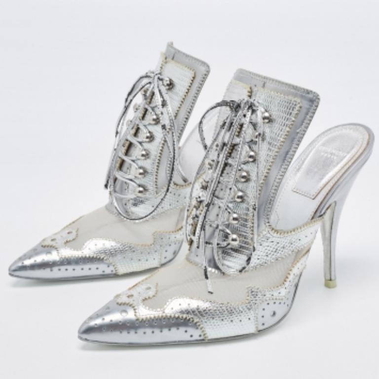 Deliver statement looks with these mules from Givenchy! From their shape and detailing to their overall appeal, they exude sophisticated style. The mukes come crafted from mesh & leather and are designed with lace-ups and high heels.