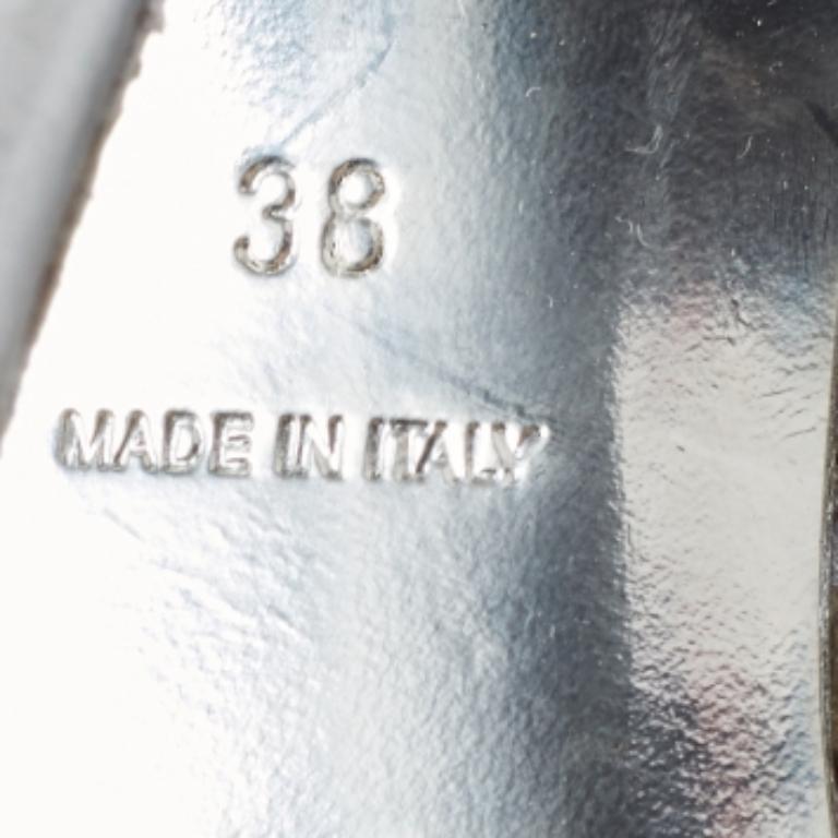 Givenchy Silver Lizard Embossed Leather and Mesh Pointed Toe Mules Size 38 In Good Condition For Sale In Dubai, Al Qouz 2