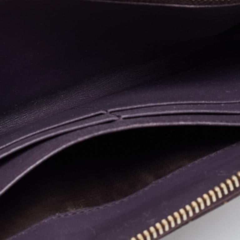 Miu Miu Mauve Lila Croc geprägte glasierte Leder Zip um Continenal Geldbörse (Violett) im Angebot