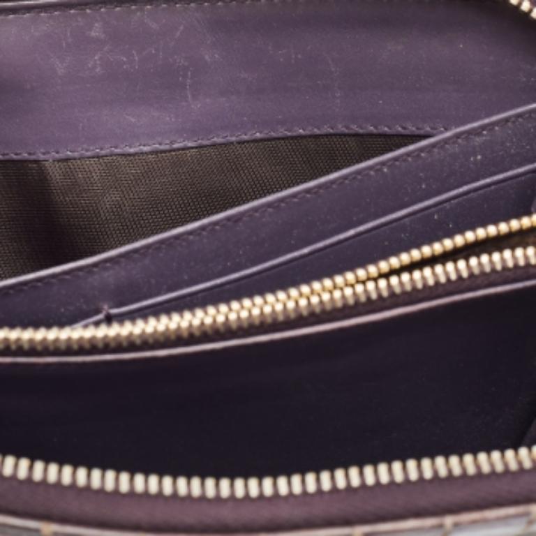 Miu Miu Mauve Lila Croc geprägte glasierte Leder Zip um Continenal Geldbörse im Angebot 1