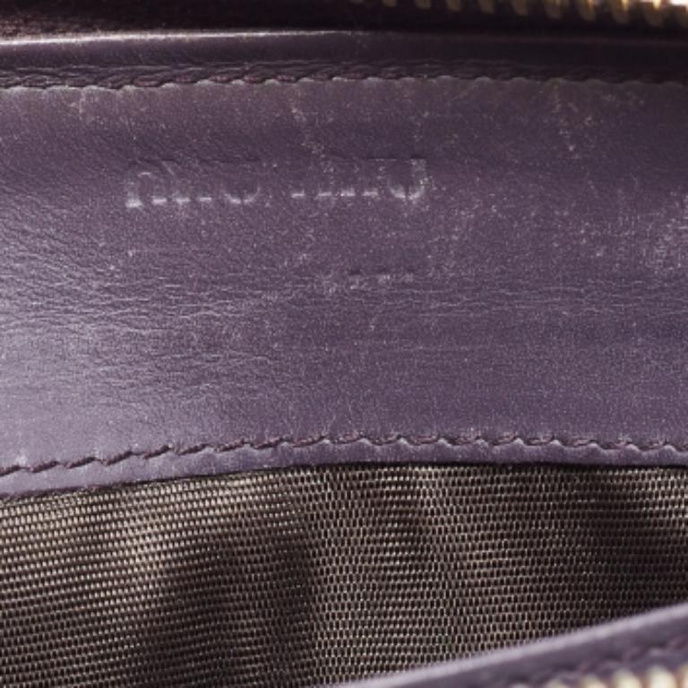 Miu Miu Mauve Lila Croc geprägte glasierte Leder Zip um Continenal Geldbörse im Angebot 3