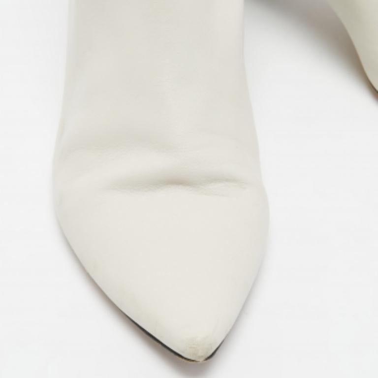 Isabel Marant - Bottes à bout pointu en cuir blanc - Taille 38 Bon état - En vente à Dubai, Al Qouz 2