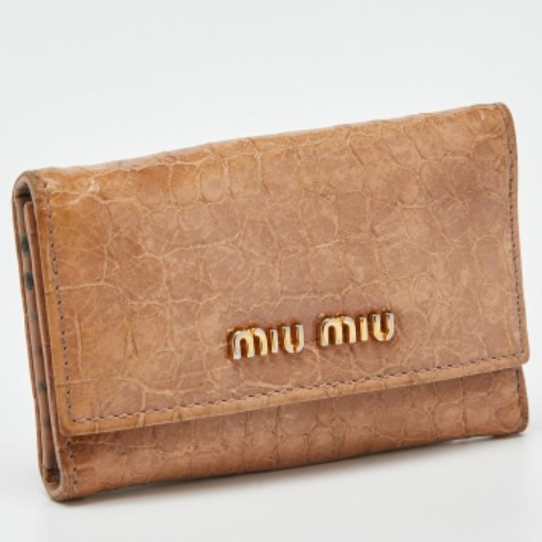 Miu Miu Schlüsselanhänger aus Leder mit Krokoprägung in staubigem Rosa im Angebot 6
