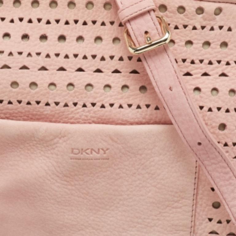 DKNY Tote in nubuck traforato rosa in vendita 1