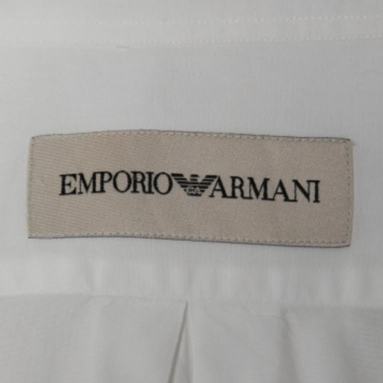 Le camicie sono una parte indispensabile del guardaroba, quindi questo marchio ti propone una creazione versatile ed elegante. È stato realizzato con materiali di qualità in una tonalità versatile. La camicia è caratterizzata da elementi firmati e