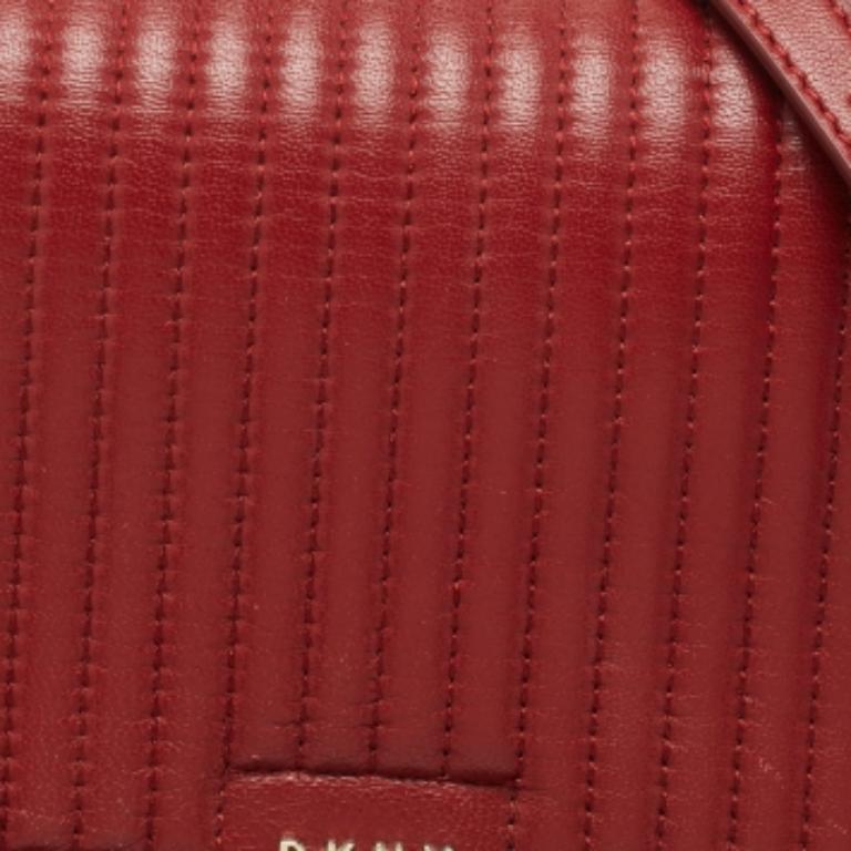 Rosso DKNY Borsa Gansevoort in pelle trapuntata rossa con manico superiore in vendita