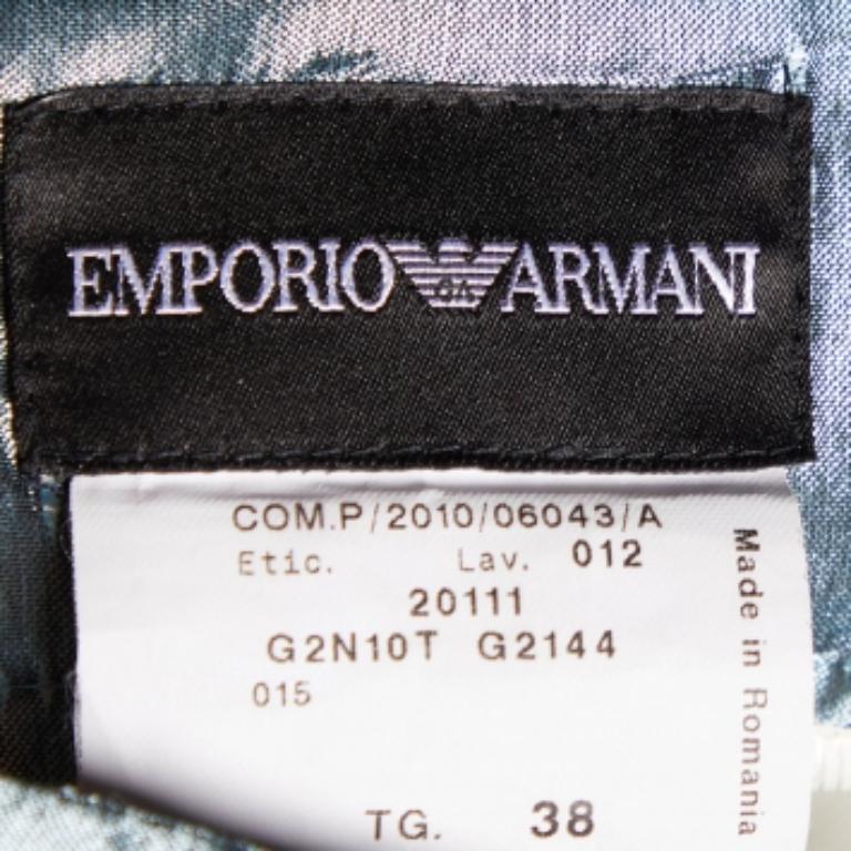 Découvrez le charme des vêtements de marque avec cette superbe jupe. Fabriquée à partir de tissus de qualité, la jupe a une allure simple et une bonne tenue. Associez-la à un chemisier cintré ou à un simple haut et des talons hauts.