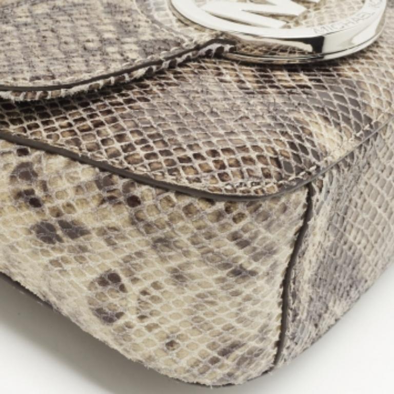 Michael Michael Kors - Borsa a tracolla Fulton con patta in pelle goffrata di pitone nero in vendita 2