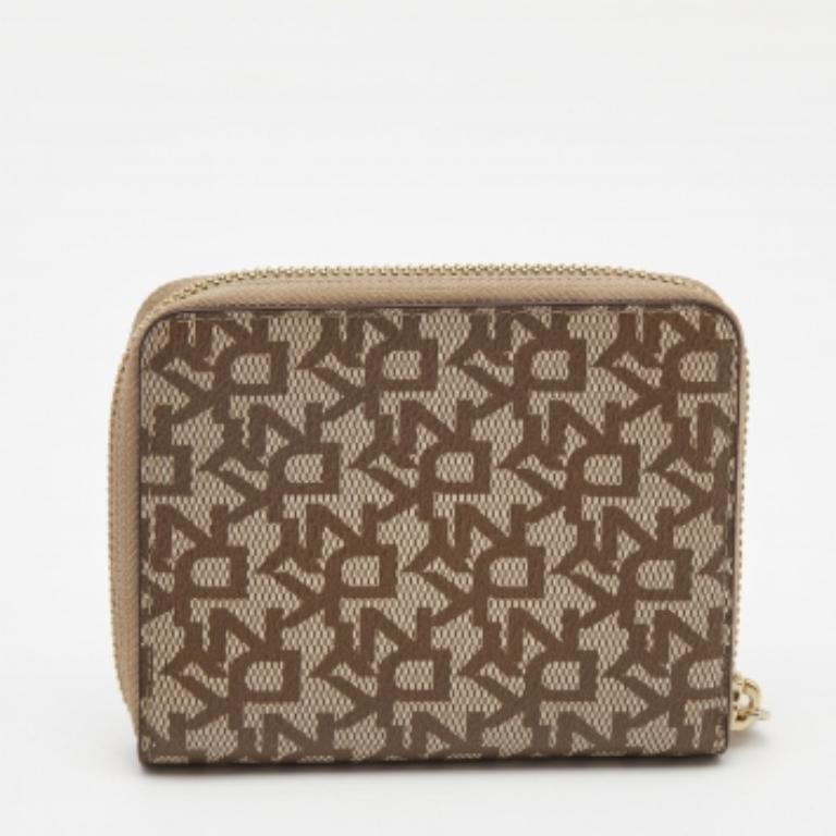 Donna Portafoglio continentale con zip in tela Coates beige/marrone firmato DKNY in vendita