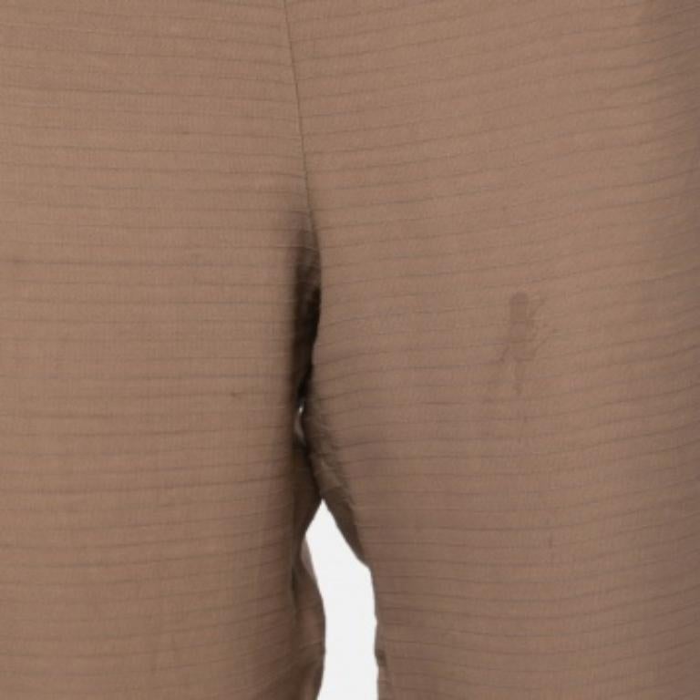 Ce pantalon rehausse votre tenue de soirée. Conçu dans une silhouette et une coupe superbes, ce pantalon vous donnera à coup sûr une allure élégante.