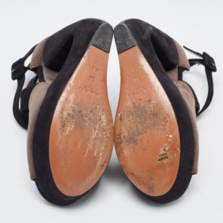 Noir Alaia Brown and Black Suede Wedge Platform Ankle Strap Sandals Size 39 (Sandales à semelles compensées en daim marron et noir) en vente