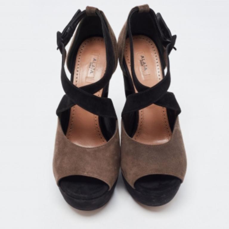 Alaia Brown and Black Suede Wedge Platform Ankle Strap Sandals Size 39 (Sandales à semelles compensées en daim marron et noir) en vente 2