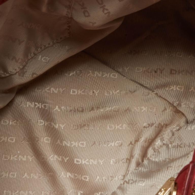 DKNY Tote con doppia zip in pelle rossa Bryant Park in vendita 3