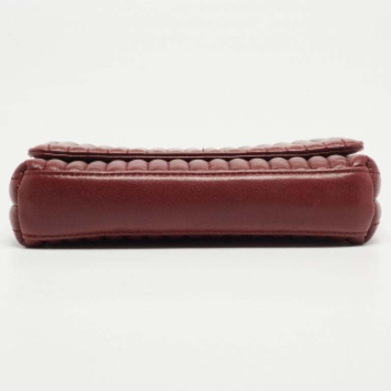 Marrone Dkny Borsa a tracolla Gansevoort in pelle trapuntata borgogna in vendita