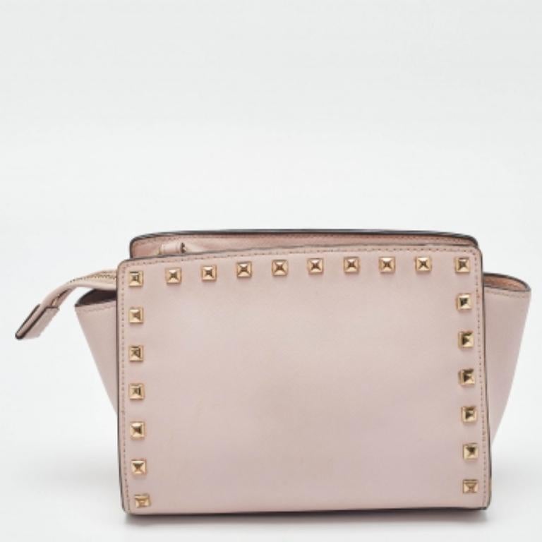 Donna Michael Michael Kors - Borsa a tracolla media Selma con borchie in pelle rosa in vendita