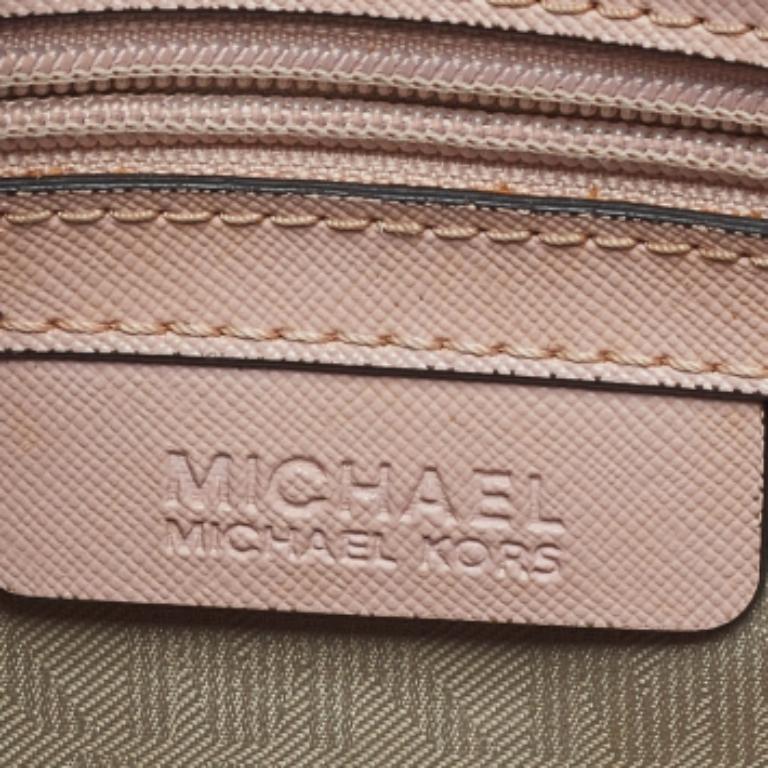 Michael Michael Kors - Borsa a tracolla media Selma con borchie in pelle rosa in vendita 2