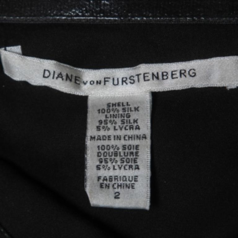 Faites une déclaration de mode luxueuse en portant cette robe de créateur. Il est taillé dans un tissu fin pour une silhouette flatteuse.