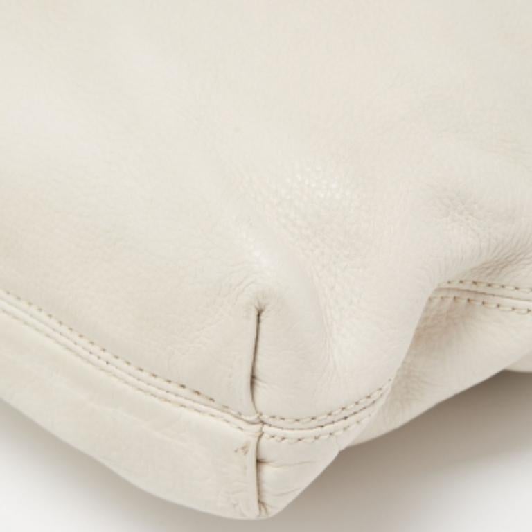 MICHAEL Michael Kors Off White Leder Umhängetasche mit Charme im Angebot 3