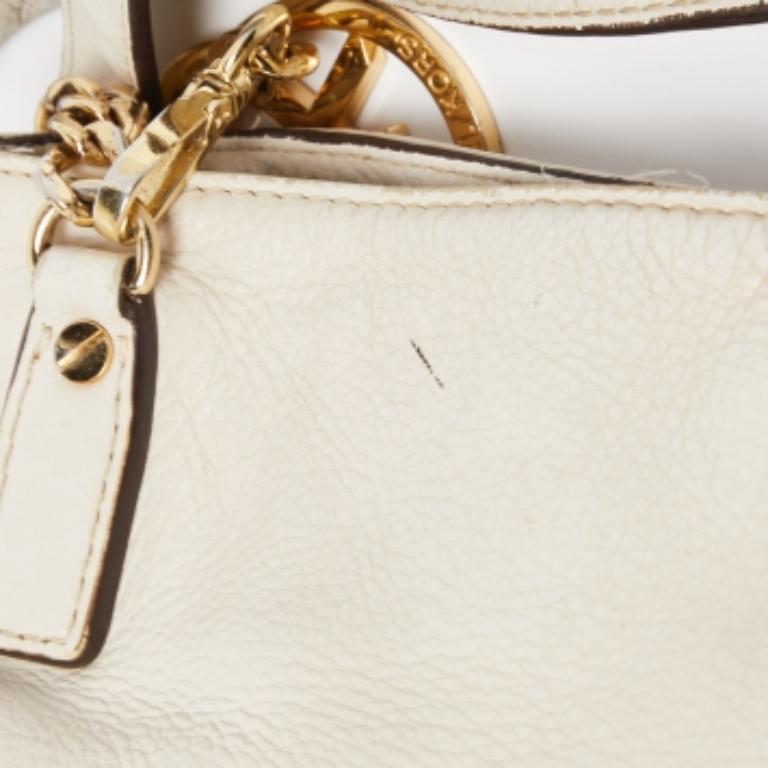 MICHAEL Michael Kors Off White Leder Umhängetasche mit Charme im Angebot 2