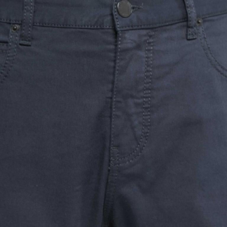Ce pantalon rehausse votre tenue de soirée. Conçu dans une silhouette et une coupe superbes, ce pantalon vous donnera à coup sûr une allure élégante.