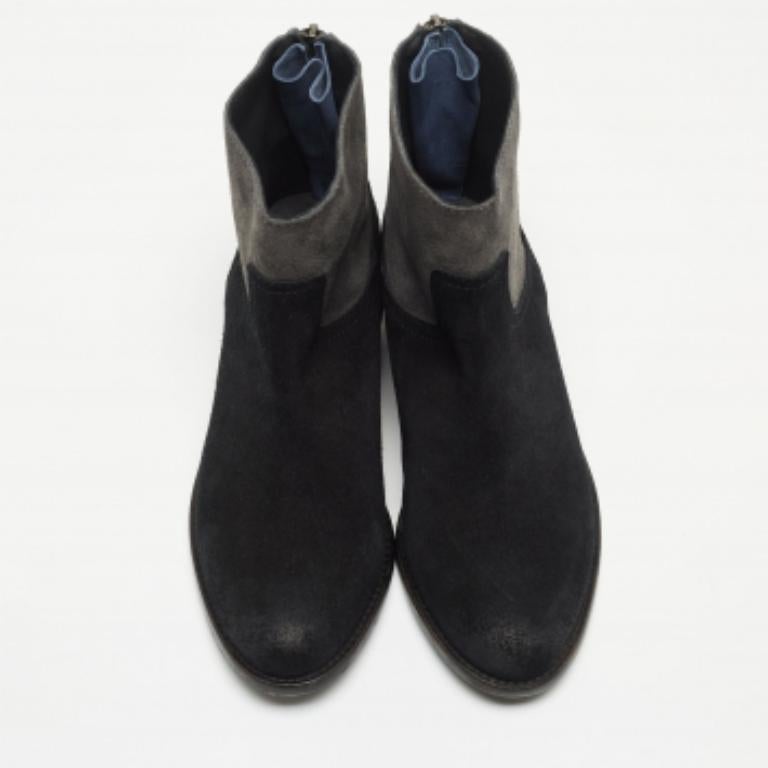 Complementa tu conjunto con estas auténticas botas Zadig & Voltaire. Atemporales y con clase, tienen una construcción sorprendente para una calidad duradera y un ajuste cómodo.