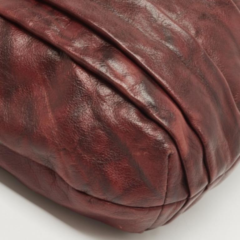 Marrone Dkny Borsa in pelle plissettata borgogna in vendita