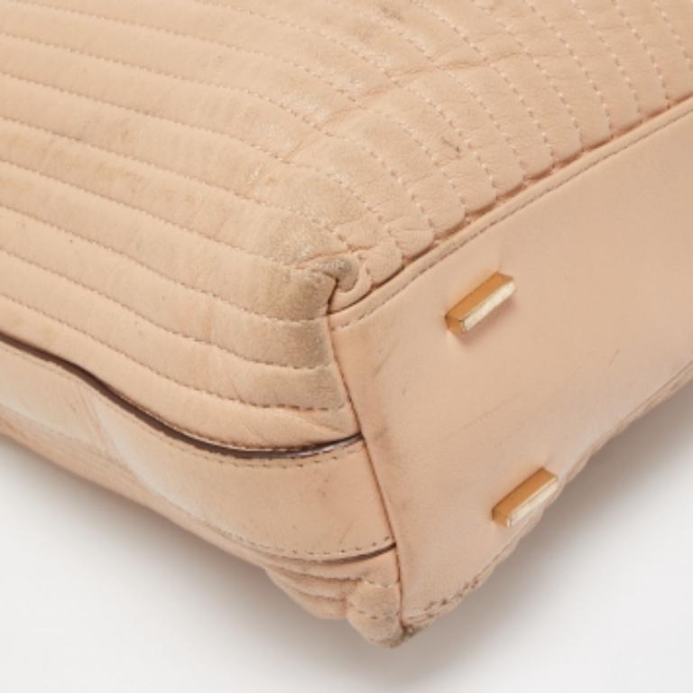 Beige DKNY Tote a catena in pelle trapuntata beige in vendita