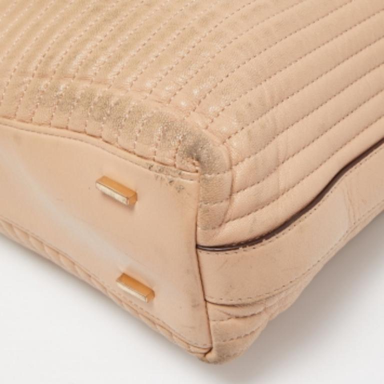 DKNY Tote a catena in pelle trapuntata beige in vendita 1