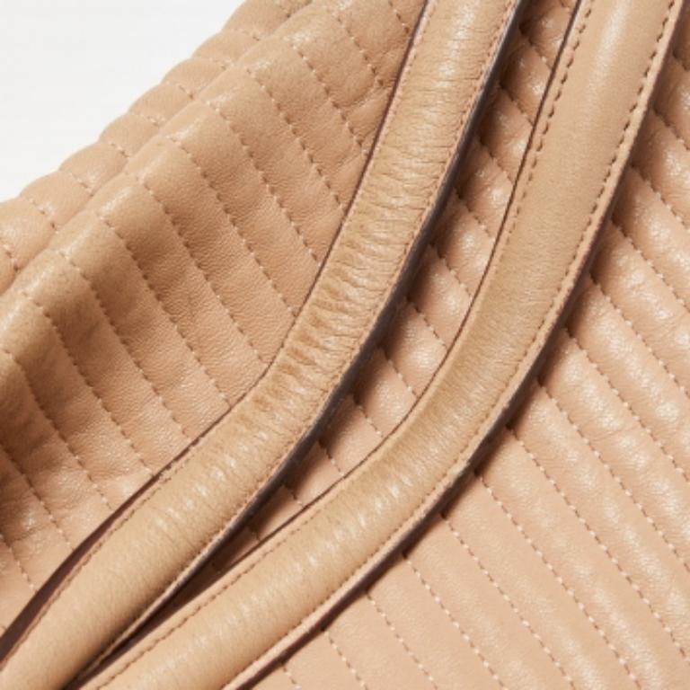 DKNY Tote a catena in pelle trapuntata beige in vendita 3