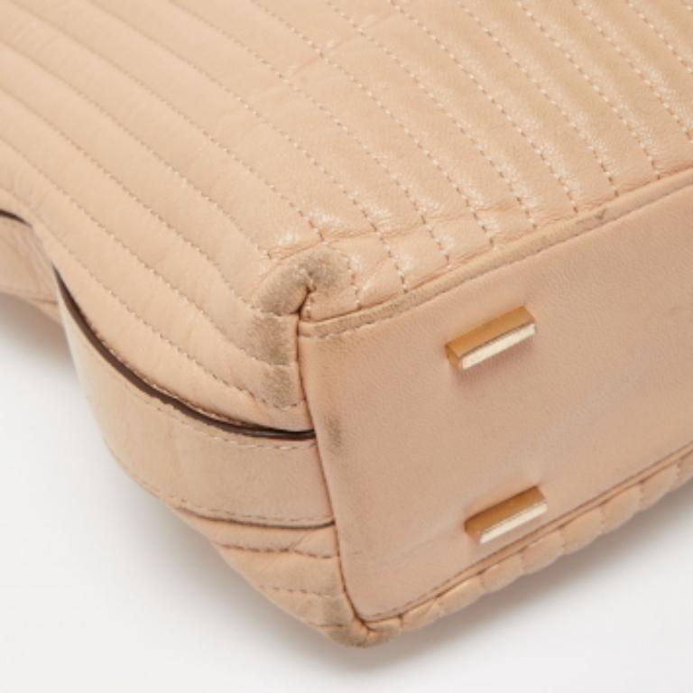 Donna DKNY Tote a catena in pelle trapuntata beige in vendita