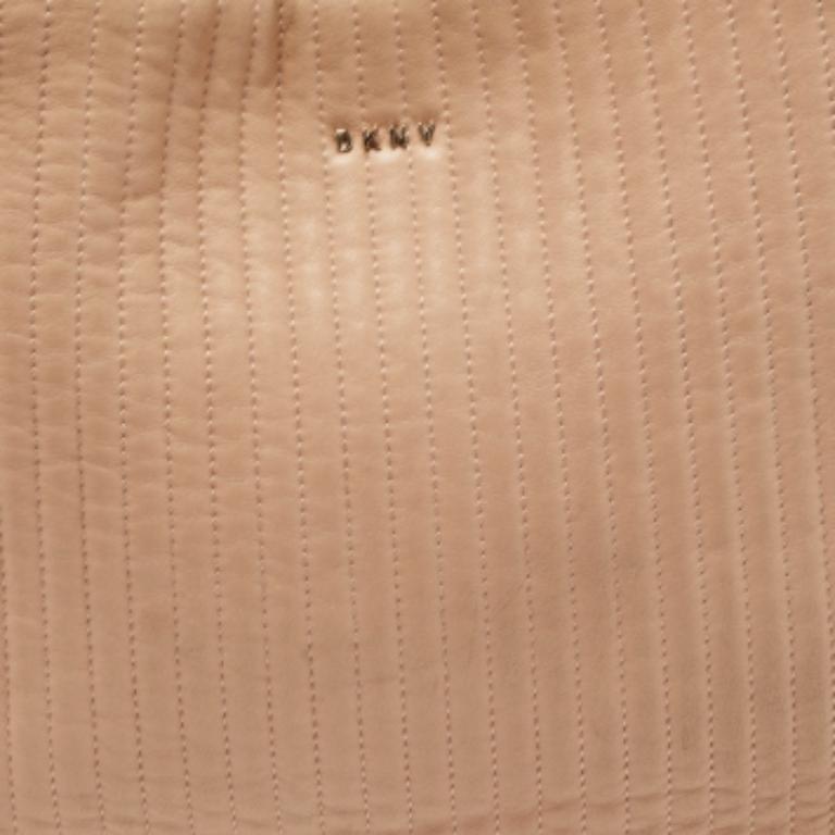 DKNY Tote a catena in pelle trapuntata beige in vendita 5