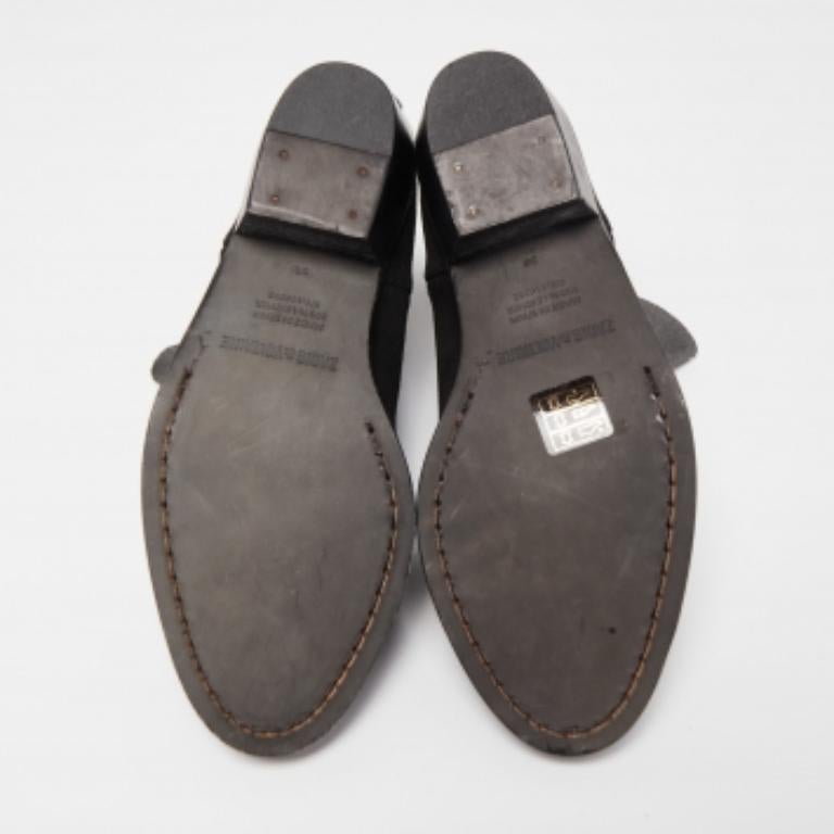 Les bottes sont un élément essentiel de votre garde-robe, et ces bottes, fabriquées à partir de matériaux de première qualité, sont un bon choix. Offrant le meilleur du confort et du style, cette paire à semelle robuste sera parfaite avec une robe