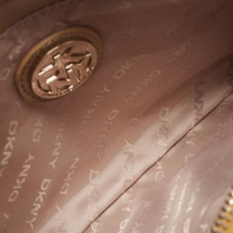 Donna DKNY Borsa a tracolla Bryant Park in pelle saffiano Tan in vendita