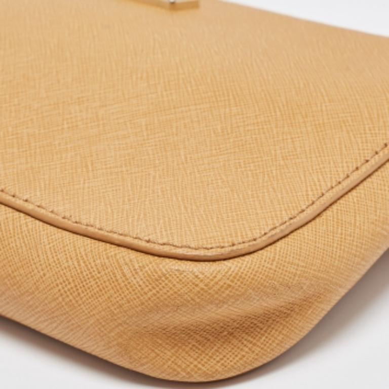 DKNY Borsa a tracolla Bryant Park in pelle saffiano Tan in vendita 3