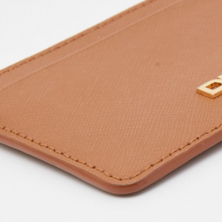 Portacarte DKNY in pelle saffiano Tan Logo in vendita 1