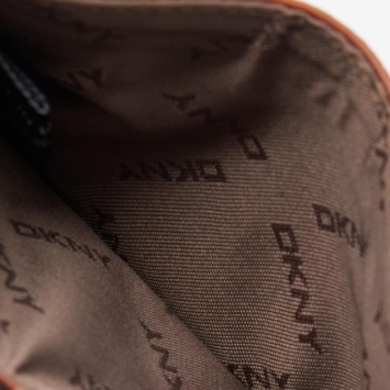 Donna Portacarte DKNY in pelle saffiano Tan Logo in vendita