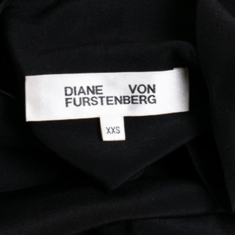 Diane von Furstenberg Schwarzes Seidenkragen-Krawattenkleid ausgestelltes Minikleid XXS im Zustand „Gut“ im Angebot in Dubai, Al Qouz 2
