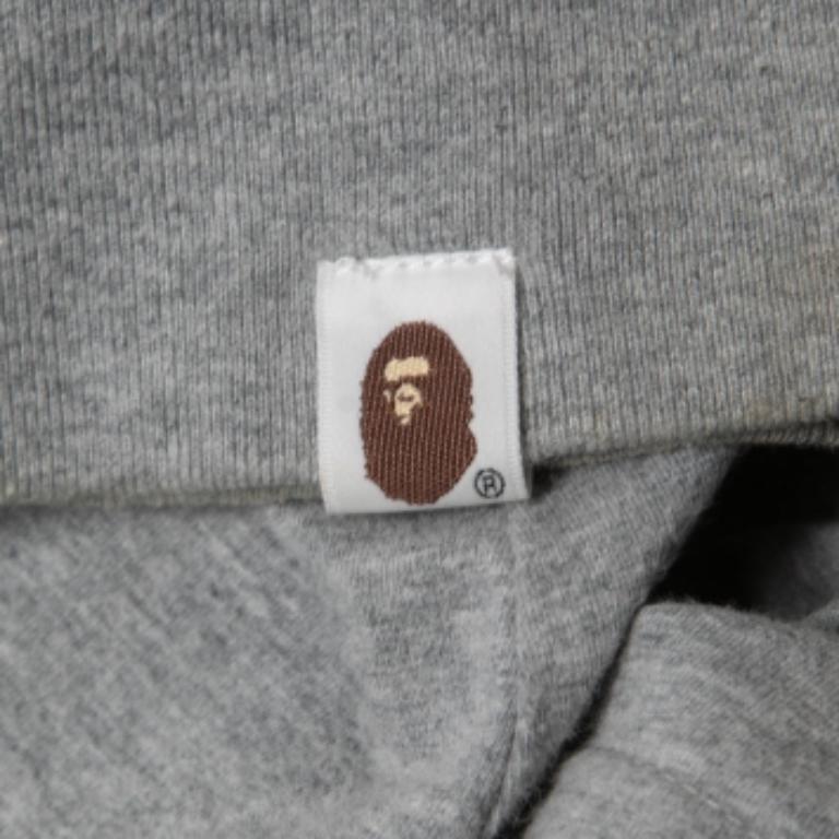 Gris A Bathing Ape T-Shirt à manches longues en coton à col ras du cou imprimé requin gris L en vente