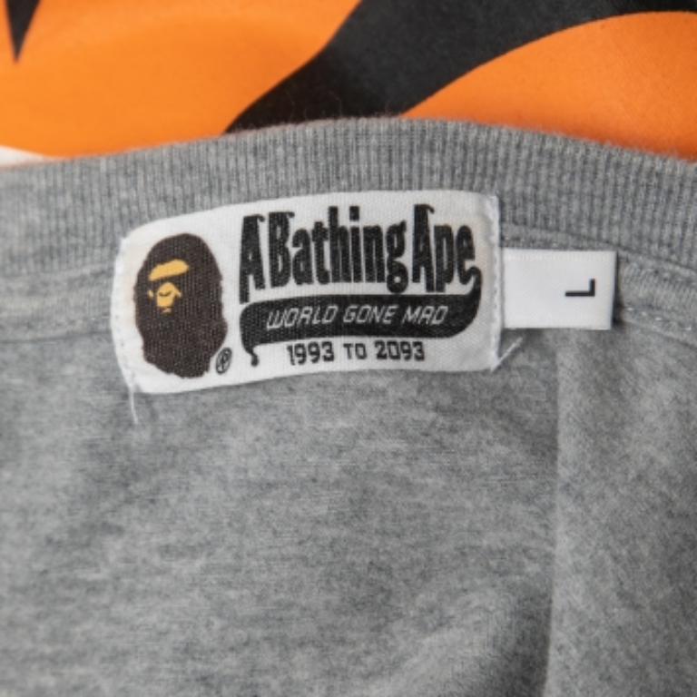 A Bathing Ape T-Shirt à manches longues en coton à col ras du cou imprimé requin gris L Pour hommes en vente