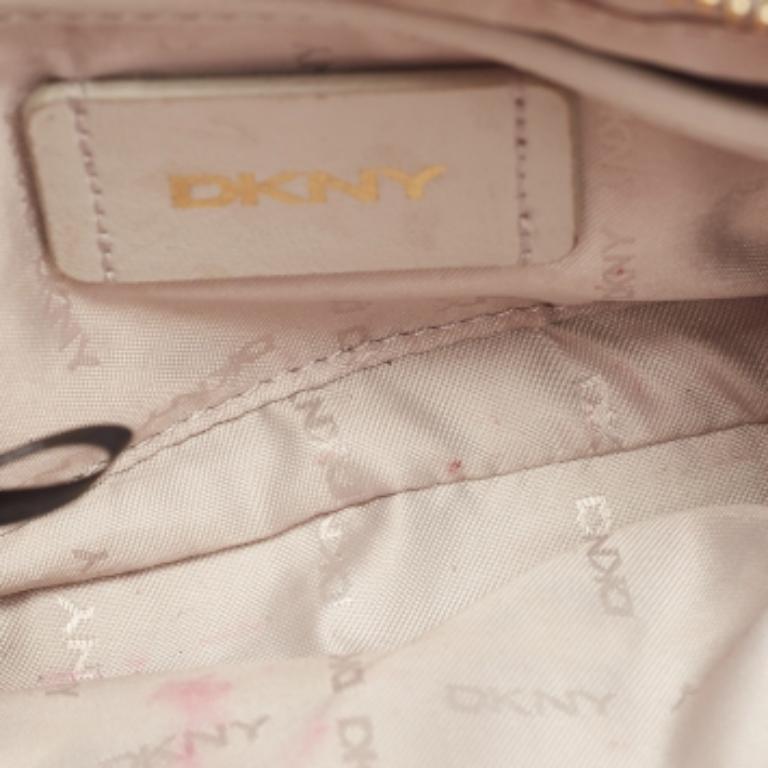 Grigio DKNY Pochette a catena Chevron in pelle grigia in vendita