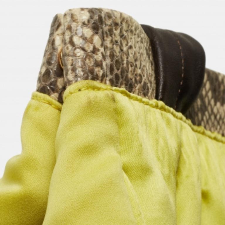 Furla - Fourre-tout en satin et cuir gaufré en peau de serpent - Jaune fluo/Marron Pour femmes en vente