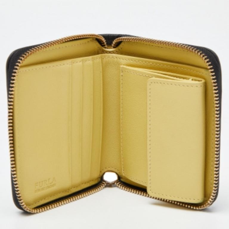 Portefeuille zippé en cuir tricolore de Furla en vente 2