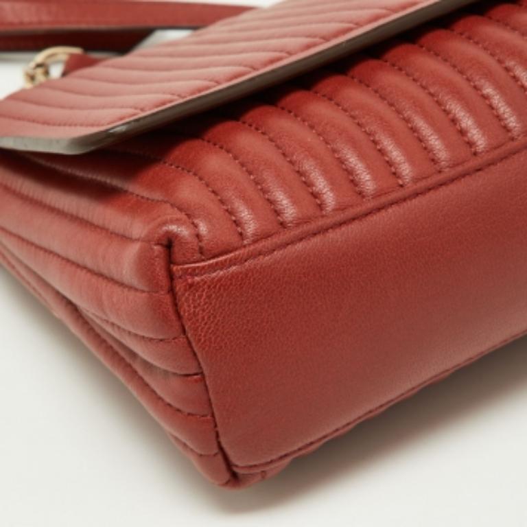 DKNY Borsa a tracolla con patta Gansevoort in pelle trapuntata marrone Brique In condizioni buone in vendita a Dubai, Al Qouz 2