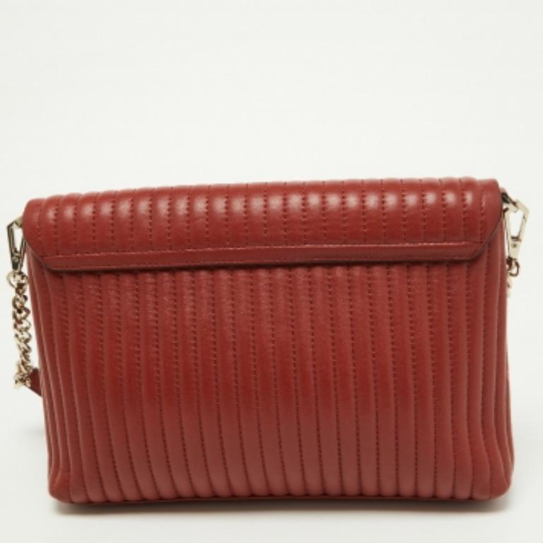 DKNY Borsa a tracolla con patta Gansevoort in pelle trapuntata marrone Brique in vendita 4